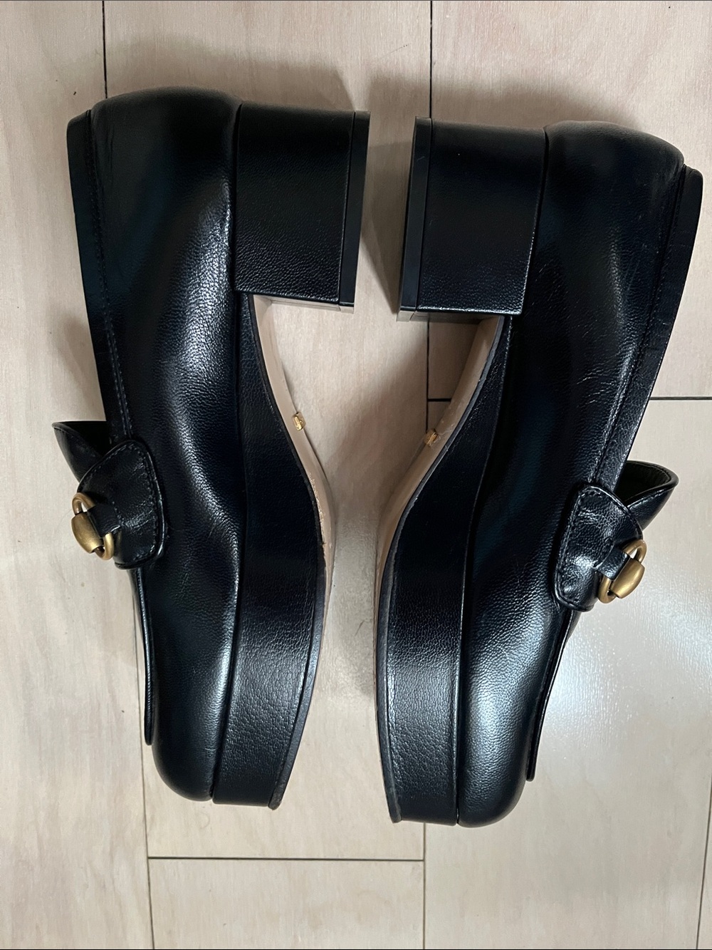 Gucci Black Leather Loafers with Gold Horsebit and Green Insole - Picture 2 of 10
